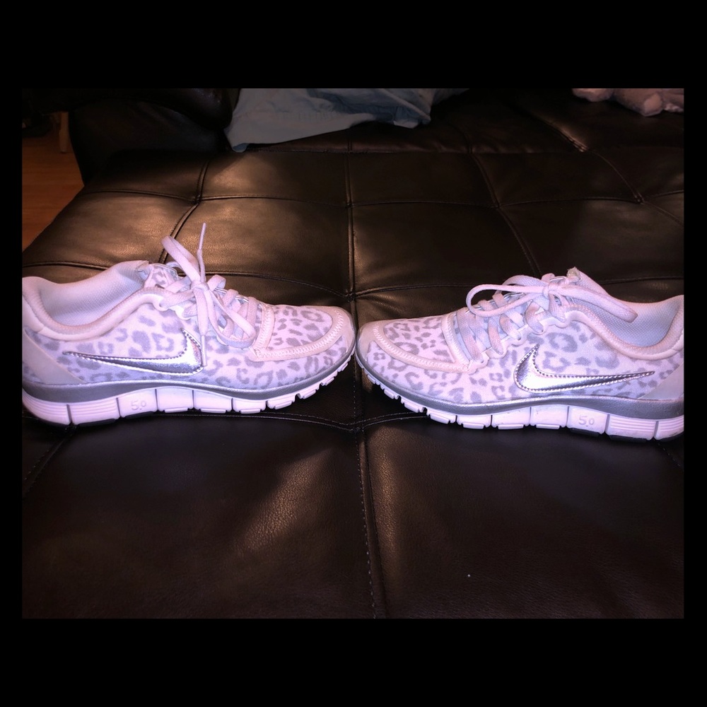Barely worn Leopard Nike shoes! Perfect condition